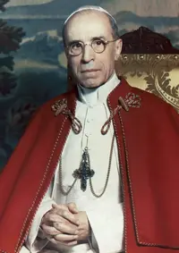 Pius_XII_with_tabard,_by_Michael_Pitcairn,_1951_(retouched).webp Pius_XII_with_tabard,_by_Michael_Pitcairn,_1951_(retouched).webp