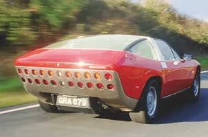 1972-aston-martin-dbs-v8-ogle-sotheby-special-the-weirdest-v0-nfskerajh1571.webp 1972-aston-martin-dbs-v8-ogle-sotheby-special-the-weirdest-v0-nfskerajh1571.webp