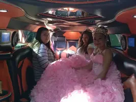 Quinceaneras-inside-Hummer-H3-limo-5.webp Quinceaneras-inside-Hummer-H3-limo-5.webp