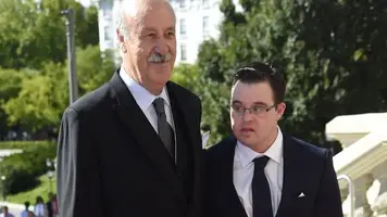 el-hijo-de-vicente-del-bosque-y-arola-perez-se-dan-el-si-quiero.webp el-hijo-de-vicente-del-bosque-y-arola-perez-se-dan-el-si-quiero.webp