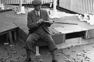 Guns-Hulton-Archive.jpg Guns-Hulton-Archive.jpg