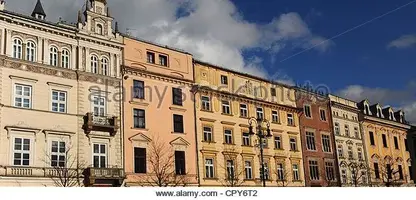 poland-krakow-buildings-in-the-market-square-cpy6t2_46.webp