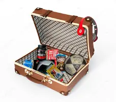 depositphotos_20277447-stock-photo-open-suitcase.webp
