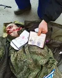 2022-02-27_DeadRussianSoldier_Documents.jpg