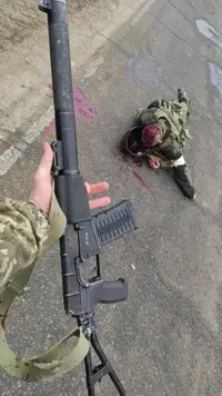 2022-02-25_DeadRussianSoldier&Gun.jpg