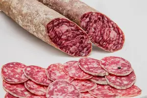 salchichon-iberico-cebo-lonchas-1.webp