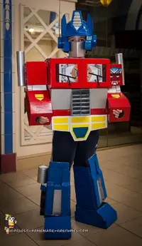 the-best-ever-g1-optimus-prime-costume-141459.webp