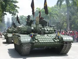 t72-venezolano-desfile-bicentenario.webp