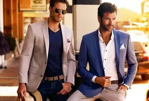 como-vestir-elegante-hombres-con-estilo-630x428.webp