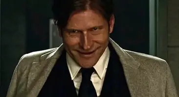 crispin-glover-mr-world-american-gods.webp