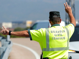 GUARDIA-CIVIL-DANDO-EL-ALTO.webp