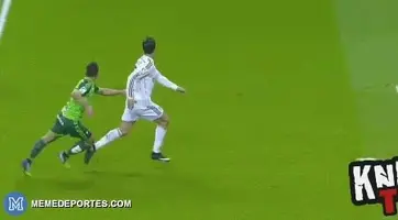 MMD_420819_d9c360597fd24a028b0b6e451e48386b_futbol_gif_lo_hemos_visto_todo_de_la_caida_de_cris...jpg