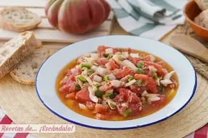 Pipirrana-un-plato-tradicional-muy-sencillo-y-refrescante.webp