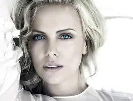 Charlize-Theron-13.webp
