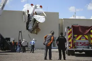 12692095_web1_APTOPIX-Plane-Crash-Building.webp