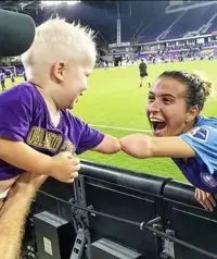 Choca esos cinco.webp