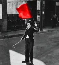 chaplin-bandeira-vermelha.webp