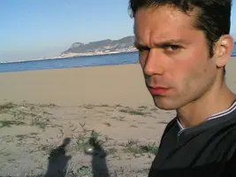 Yo en playa getares con peñon.webp