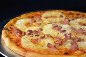 pizza-hawaiana-con-masa-casera-1.webp