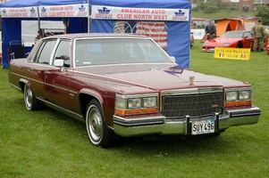 Cadillac_Fleetwood_Brougham_(1983)_-_20009249621.webp