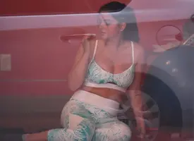 Ariel-Winter-nip-slip-02.webp