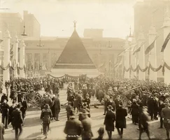 Pyramid of captured German helmets, New York, 1918 (1).webp