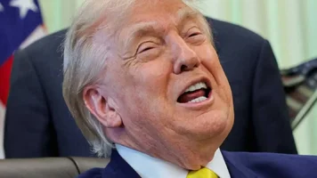 us-president-donald-trump-reacts-topics-in-the-oval-office-at-the-white-house-in-washington-d...webp