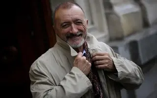 arturo-perez-reverte-puerta-real-academia-espanola-1477224616297.webp