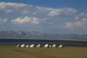 Song-Kol-yurts.webp