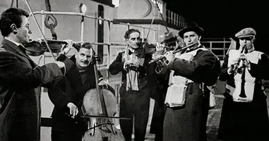Banda-del-Titanic-realmente-se-quedó-tocando-hasta-el-hundimiento.webp