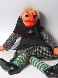DONA-ROGELIA-REPRODUCCION-DE-VICMA-DE-MARIONETA-DE-MARI-CARMEN_1.webp
