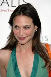 05c618fc9b3472f4f8620779f2d5b58a--claire-forlani-icons.jpg