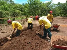 cavando zanjas de tierra.jpg