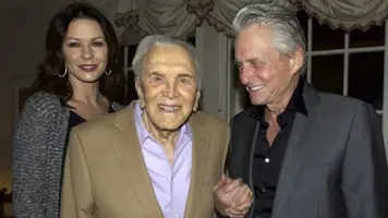 kirk-douglas-kQ6H--1240x698@abc.webp
