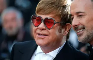 elton-john-pareja-david-furnish-1574161057917.jpg