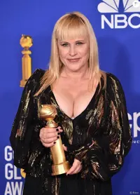 5309000-patricia-arquette-pressroom-de-la-77e-950x0-2.webp