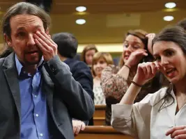 pablo-iglesias-e-irene-montero-lloran-tras-conocer-el-resultado-de-la-votacion-que-permite-el...webp