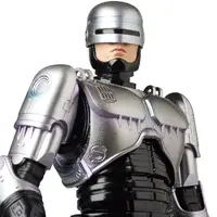 MAFEX-Robocop-Figure-008.webp