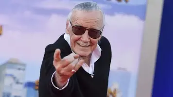Stan-Lee-lanzando-presentacion-Spiderman_EDIIMA20181112_0851_19.webp