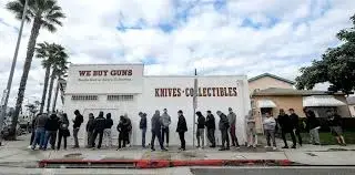 Coronavirus en EE.UU.: psicosis y largas colas en las tiendas para ...