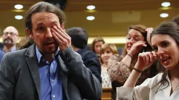 pablo-iglesias-e-irene-montero-lloran-tras-conocer-el-resultado-de-la-votacion-que-permite-el...webp
