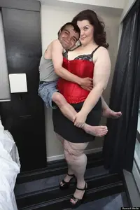 large-muscualr-man-having-sex-with-small-women-pictures-big-fat-porn.webp