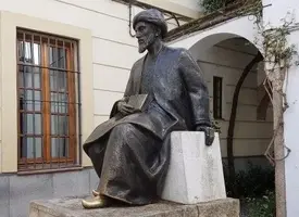 estatua-de-maimonides.webp