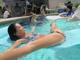 tía abierta de patas.webp