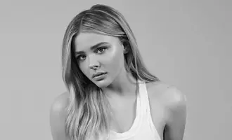 chloe-moretz-990x600.webp