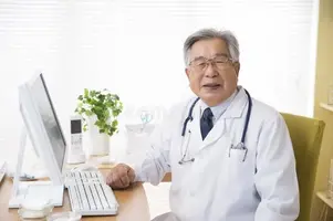 senior-japanese-doctor-eld.webp