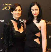 Carrie-Anne_Moss_and_Krysten_Ritter_at_Peabody's__Marvel's_Jessica_Jones__Night_(cropped).webp