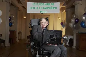 stephen-hawking-viajes-en-el-tiempo.webp